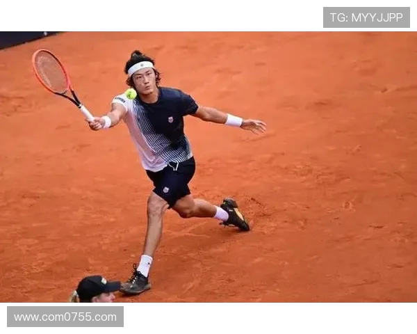 成都网球队的中路突破之道:深度解析网球战术与训练秘诀