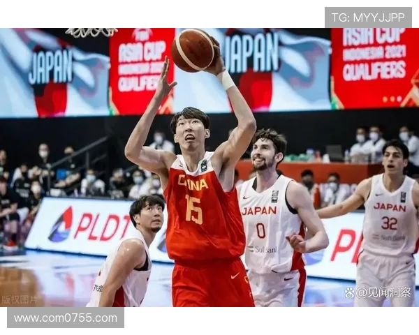 中国男篮与西班牙男篮激战正酣谁能在国际赛场上笑到最后