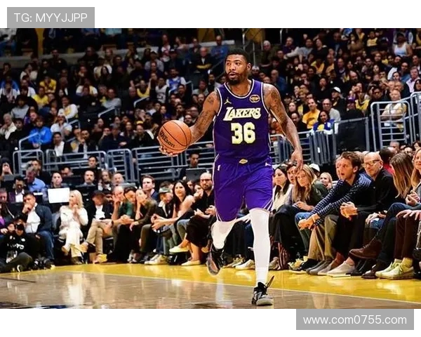 马库斯斯马特的篮球之路与冠军梦想：从新秀到全能防守者的蜕变